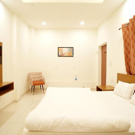 Apoorva Guest House Ayodhya ภายนอก รูปภาพ