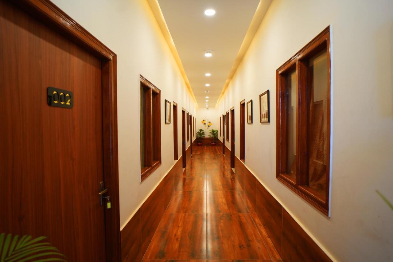 Apoorva Guest House Ayodhya ภายนอก รูปภาพ